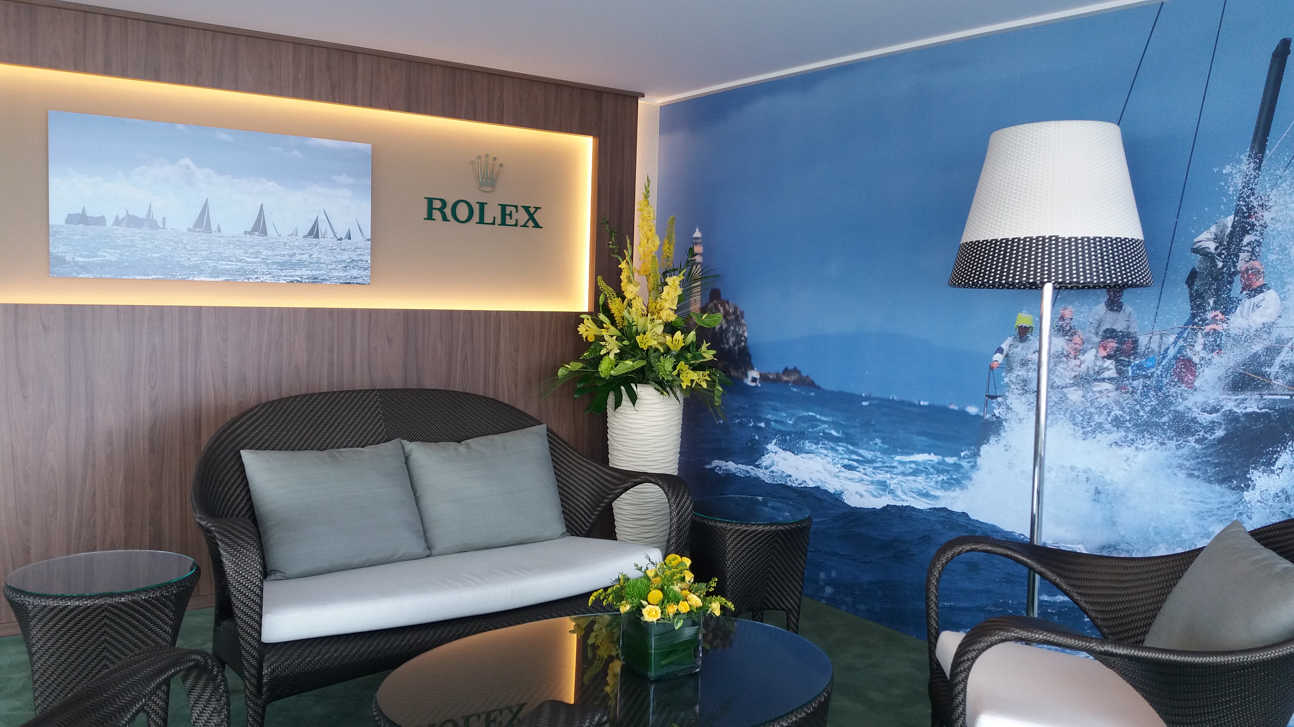 Corporate vase · reception desk 2019